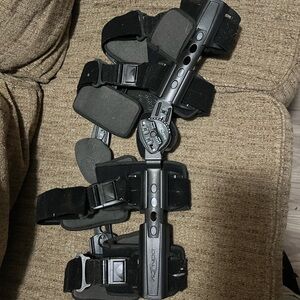 DonJoy Knee Ranger Universal
Sports Leg Brace Ranger 091217